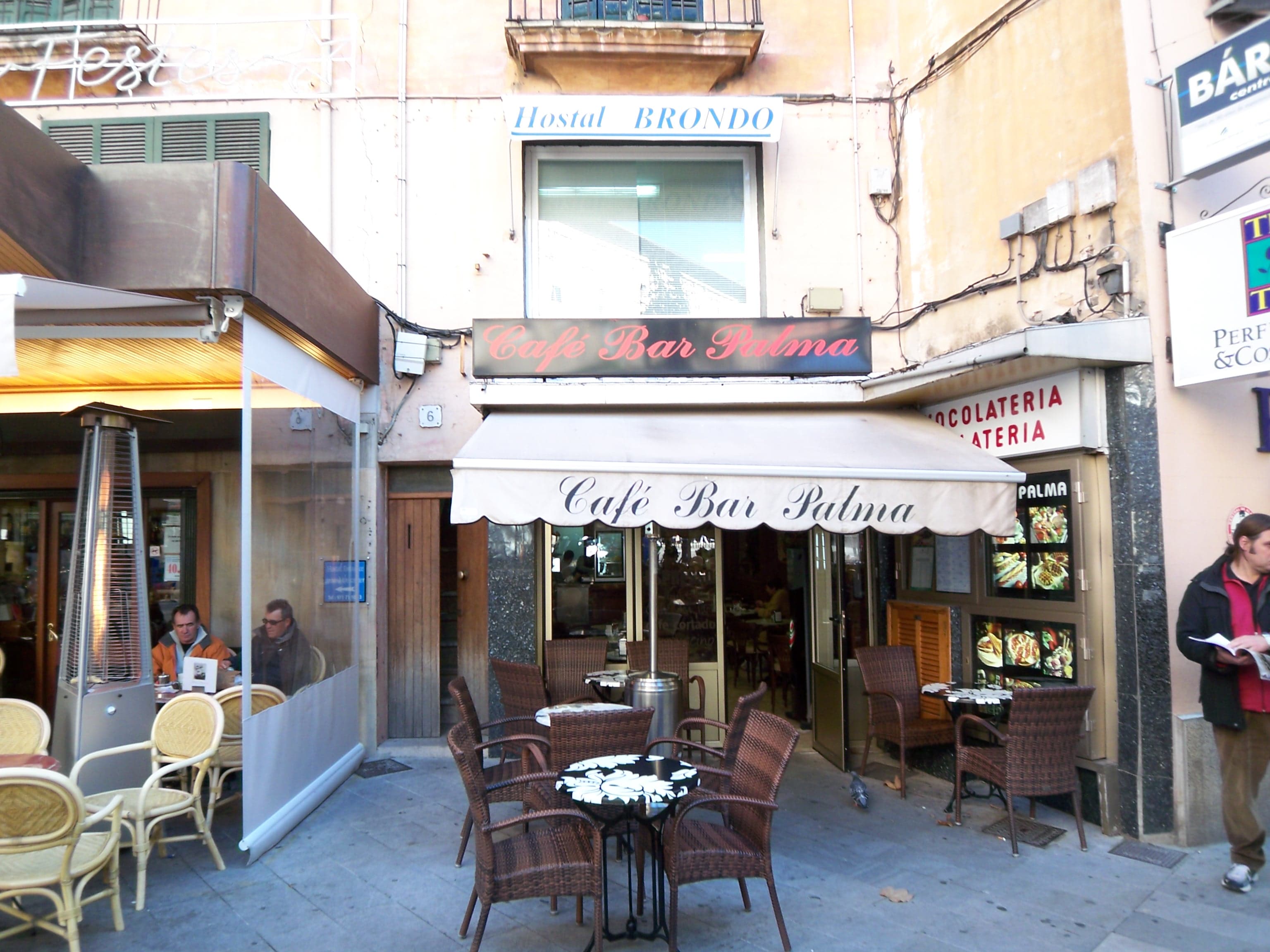 Reforma de fachada de cafetería 3