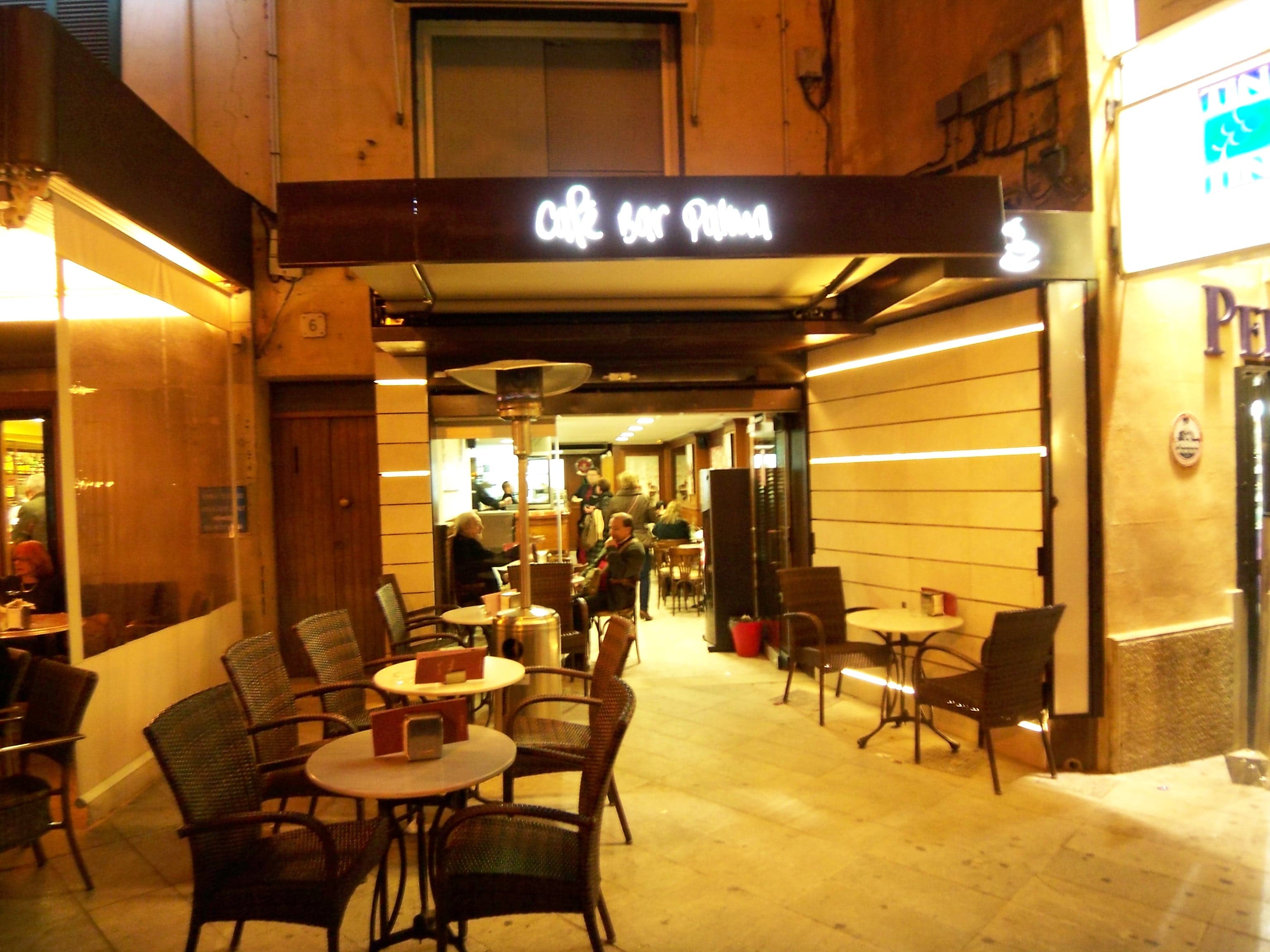 Reforma de fachada de cafetería 5