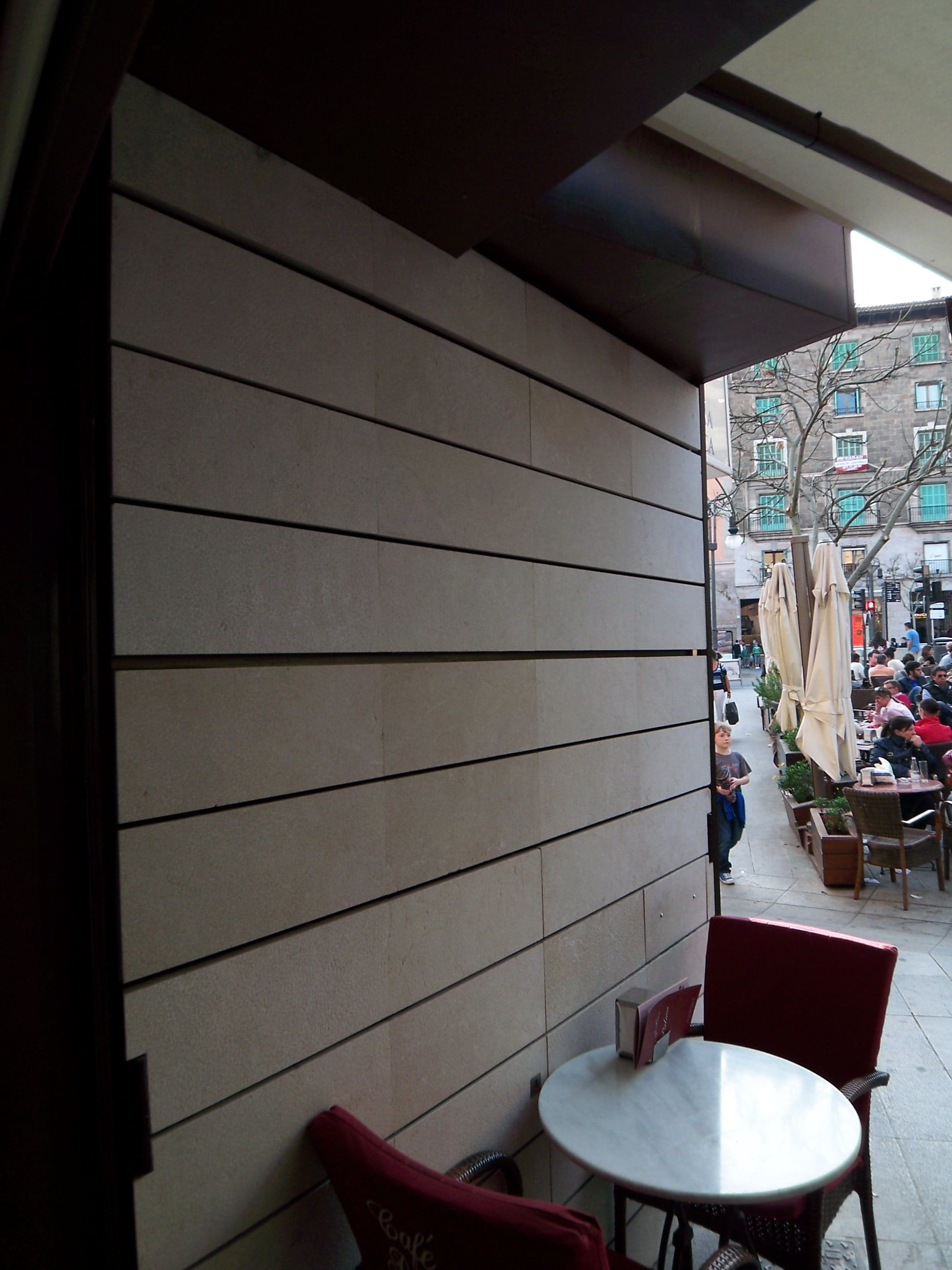 Reforma de fachada de cafetería 8